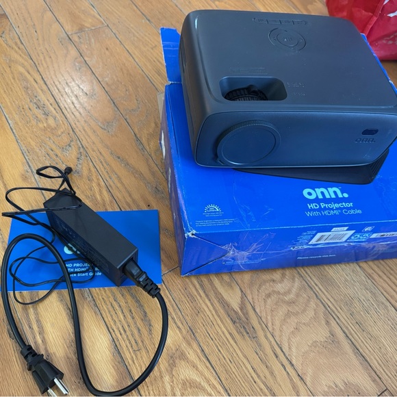 Onn HD Projector 720p - Picture 3 of 3